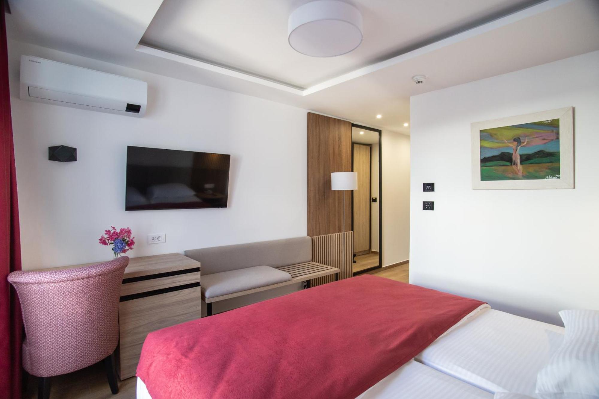 Slovenska Plaza Hotel 4*